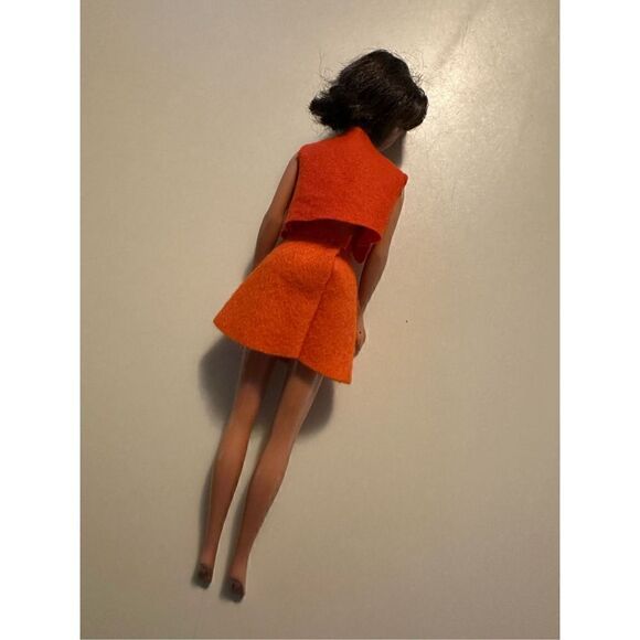 Vintage Fashion Model Barbie with 70s Retro Orange Outfit Dress Brown Hair - Picture 3 of 6